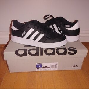 Adidas Men's Classic Black and White Sneakers Size 9 New Sneakers with Box